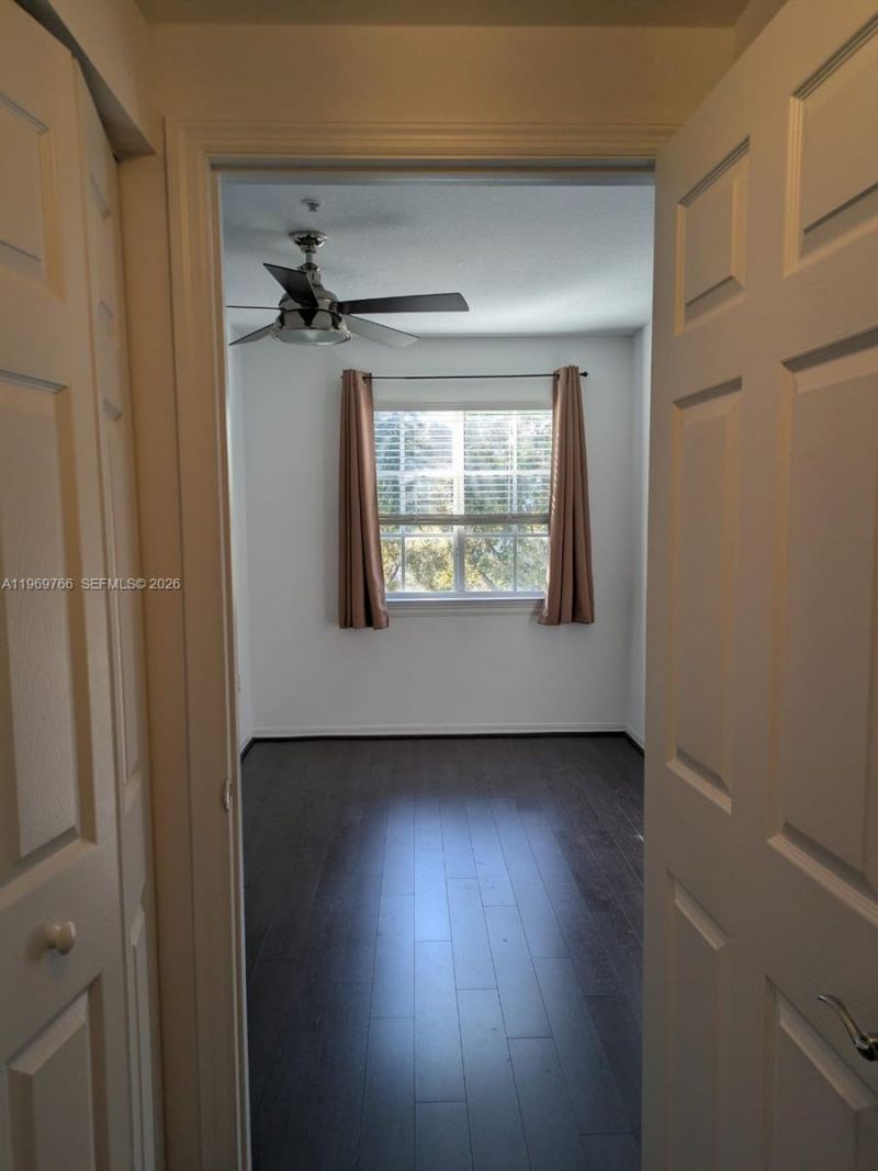 6831 SW 44th St, Unit 302, Miami, FL 33155 Photo