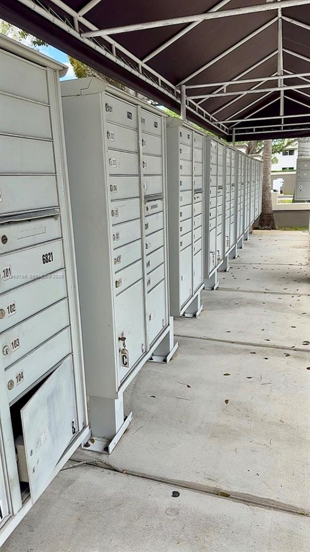 6831 SW 44th St, Unit 302, Miami, FL 33155 Photo