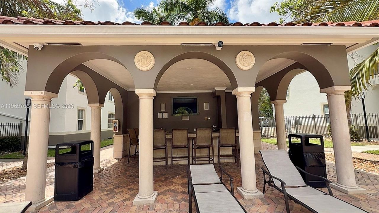 6831 SW 44th St, Unit 302, Miami, FL 33155 Photo