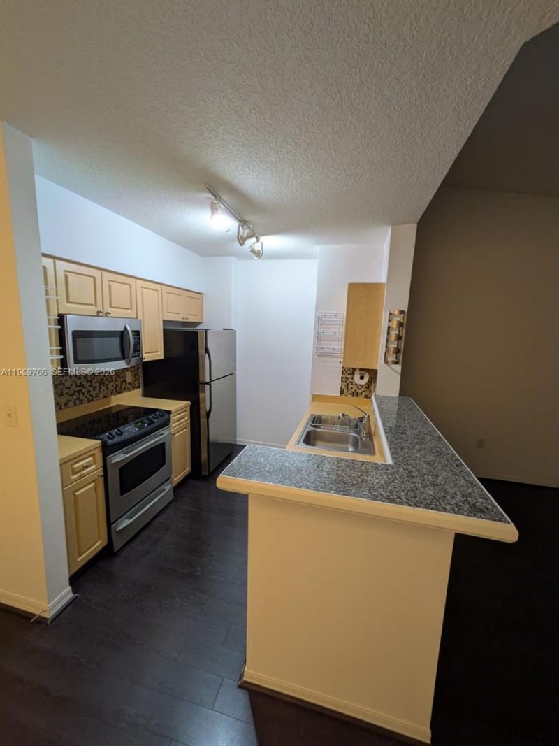 6831 SW 44th St, Unit 302, Miami, FL 33155 Photo