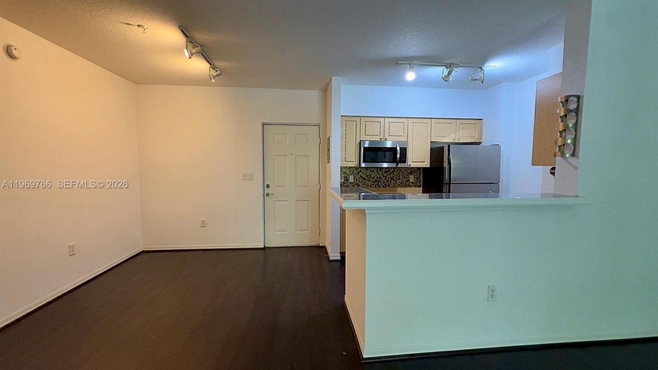 6831 SW 44th St, Unit 302, Miami, FL 33155 Photo