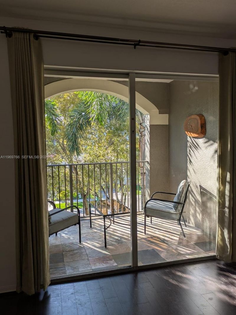 6831 SW 44th St, Unit 302, Miami, FL 33155 Photo