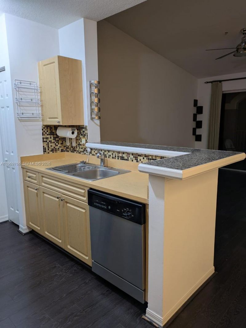 6831 SW 44th St, Unit 302, Miami, FL 33155 Photo