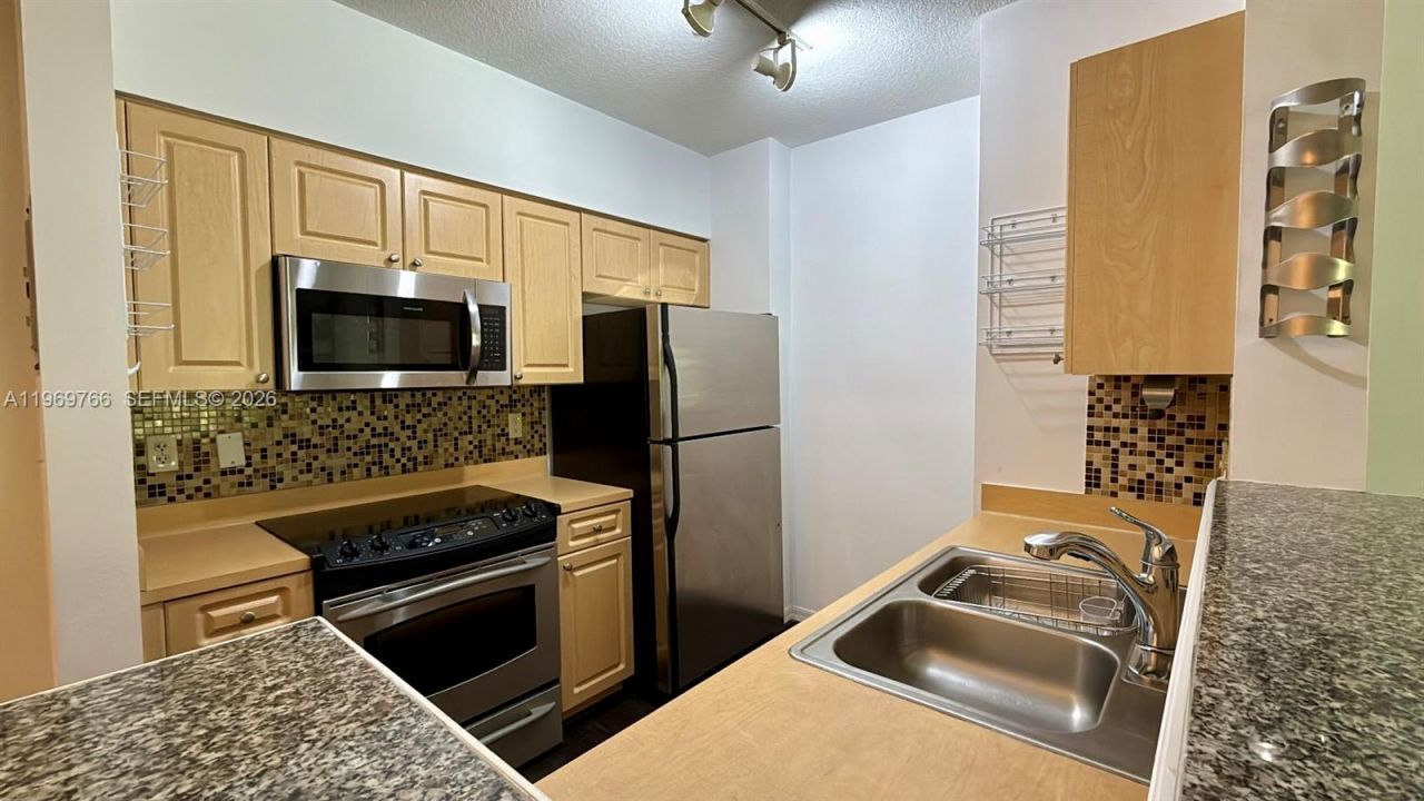 6831 SW 44th St, Unit 302, Miami, FL 33155 Photo