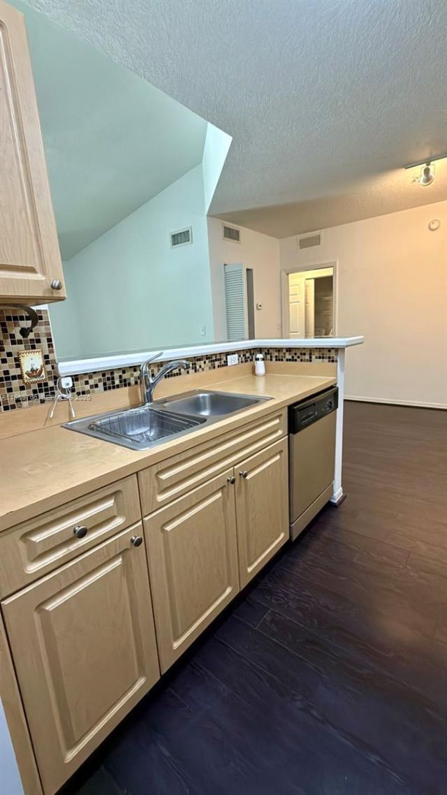 6831 SW 44th St, Unit 302, Miami, FL 33155 Photo