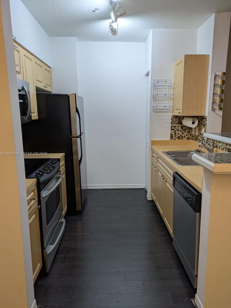 6831 SW 44th St, Unit 302, Miami, FL 33155 Photo