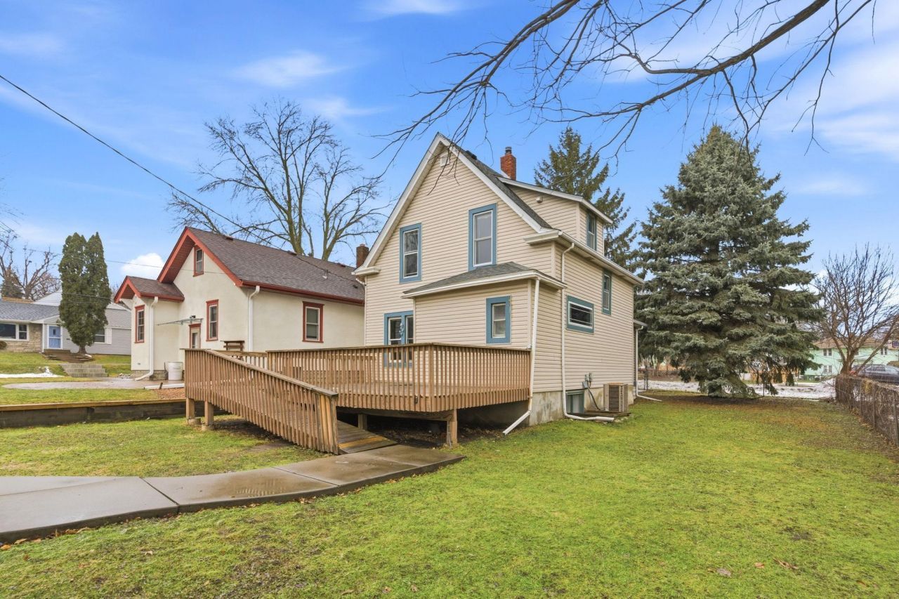 902 Dodd Road, West Saint Paul, MN 55118 Main Photo