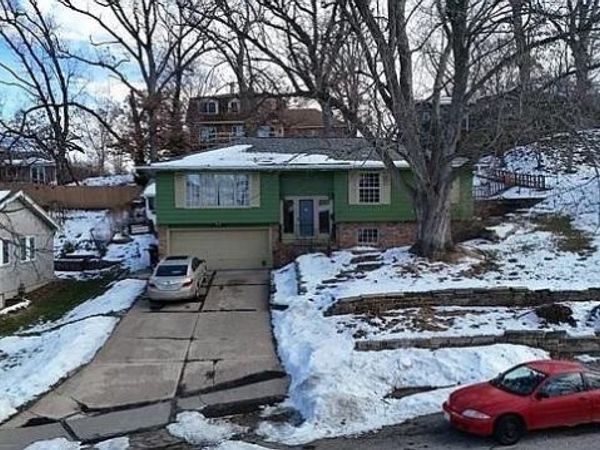 3538 Elmwood Ct NE, Cedar Rapids, IA 52402