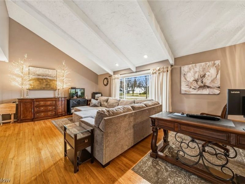 1908 Bromton Drive, Lyndhurst, OH 44124 Photo 3