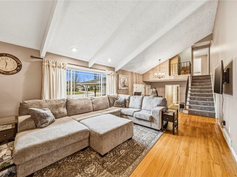 1908 Bromton Drive, Lyndhurst, OH 44124 Photo 4