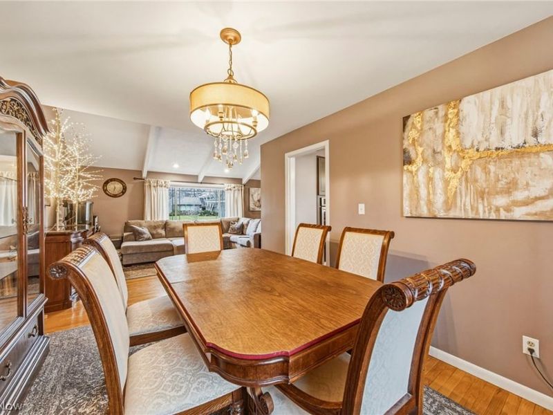 1908 Bromton Drive, Lyndhurst, OH 44124 Photo 5