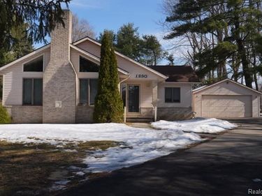 1890 Welch Road, Commerce Twp, MI 48390