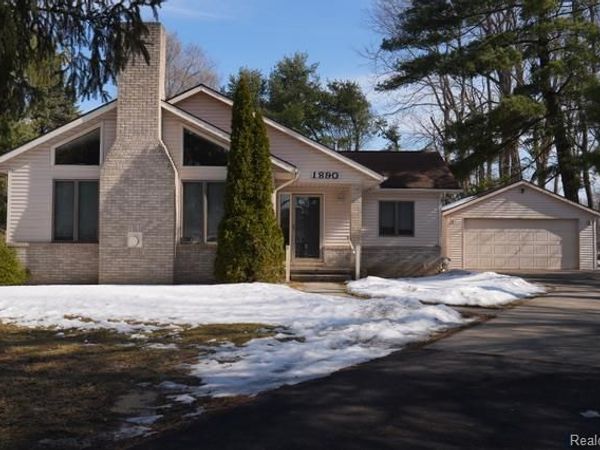 1890 Welch Road, Commerce Twp, MI 48390