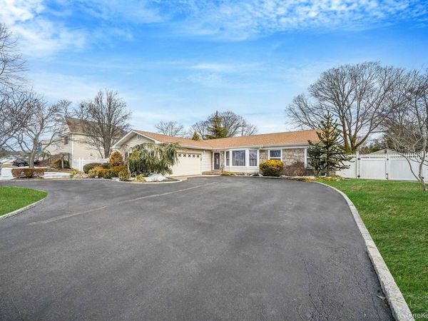 3 Biscayne Avenue, Farmingville, NY 11738