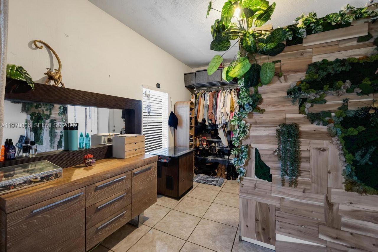 645 NE 62nd St, Miami, FL 33138 Photo