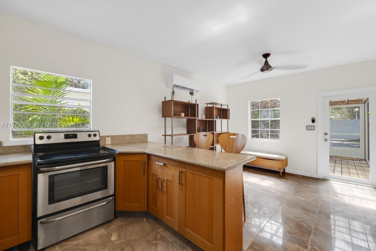 645 NE 62nd St, Miami, FL 33138 Photo