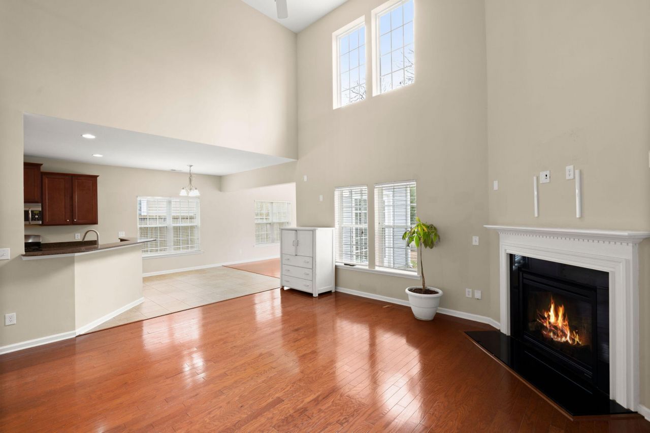 214 Mayfield Drive Photo 11