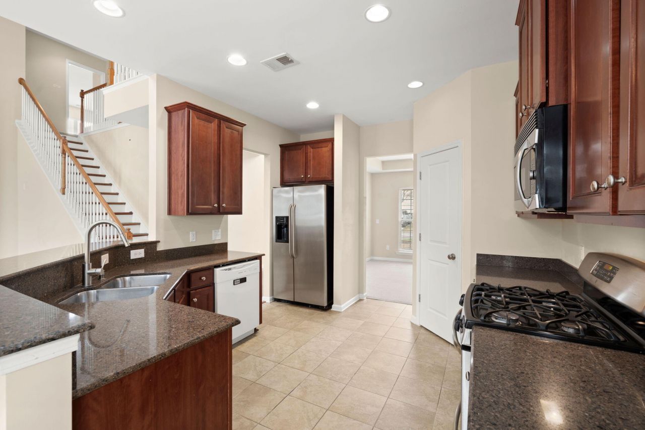 214 Mayfield Drive Photo 15