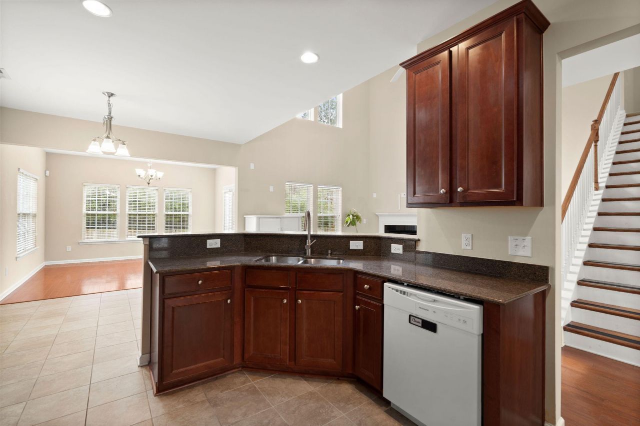 214 Mayfield Drive Photo 16