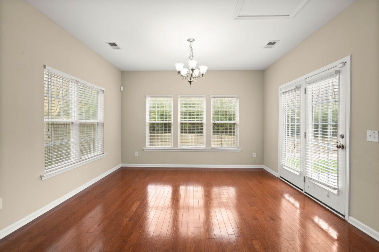 214 Mayfield Drive Photo 19