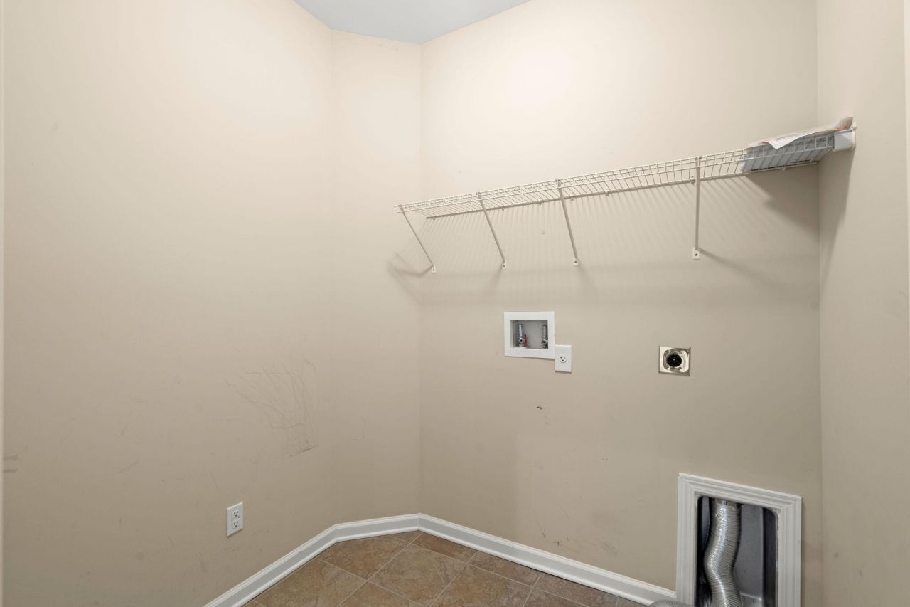 214 Mayfield Drive Photo 22