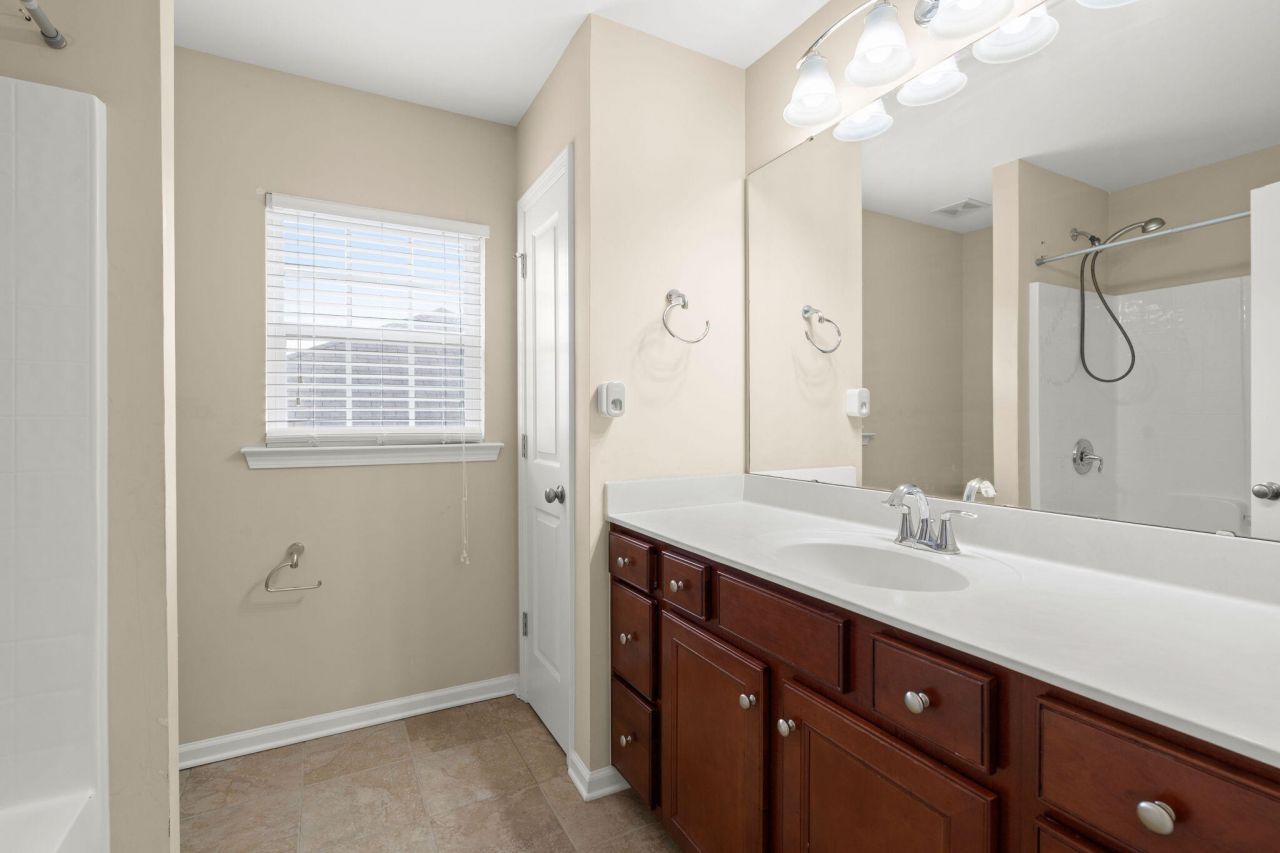 214 Mayfield Drive Photo 32