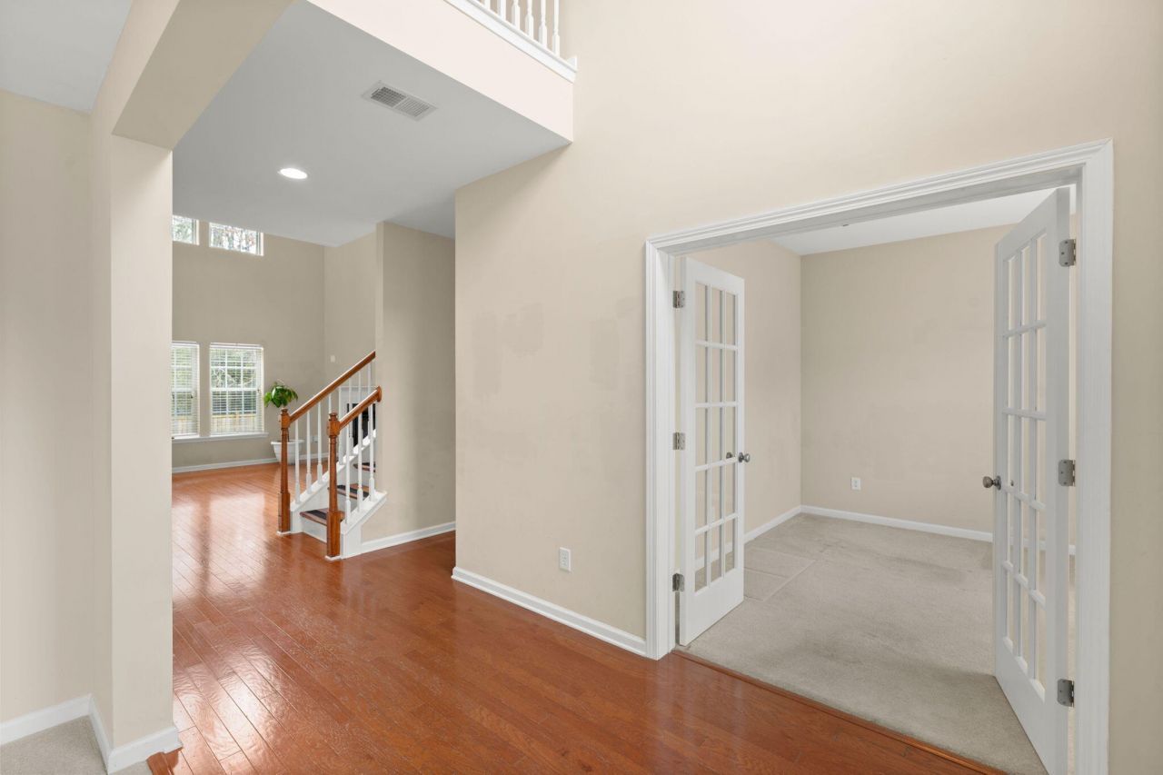 214 Mayfield Drive Photo 5