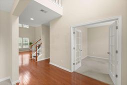 214 Mayfield Drive photo 4