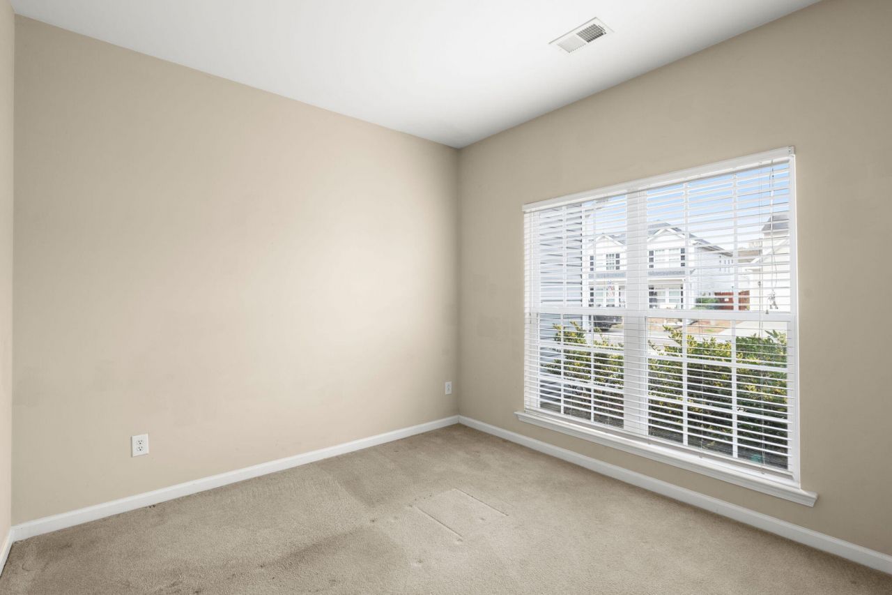 214 Mayfield Drive Photo 6