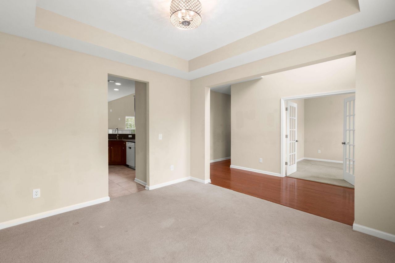 214 Mayfield Drive Photo 8