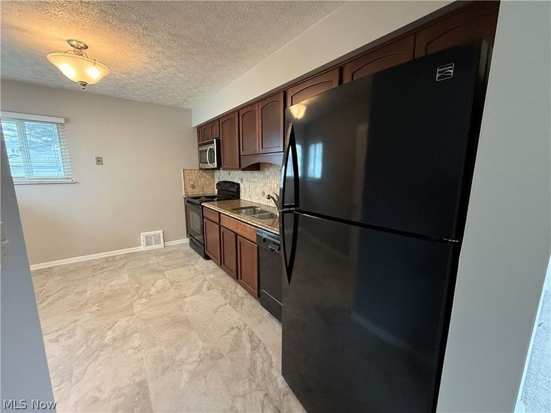 6095 Stark Drive, Brook Park, OH 44142 Photo 5