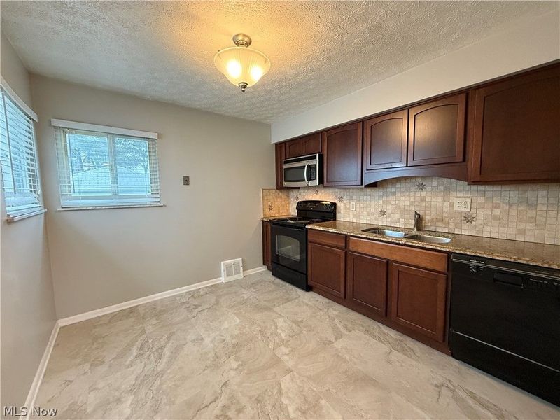 6095 Stark Drive, Brook Park, OH 44142 Photo 7