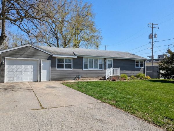 530 Wilshire Drive, Machesney Park, IL 61115