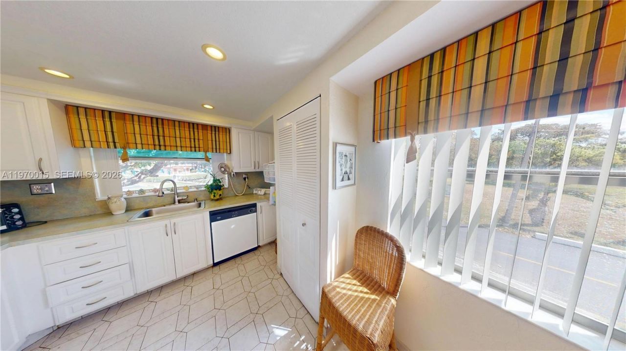 9681 Sunrise Lakes Blvd, Unit 201, Sunrise, FL 33322 Photo