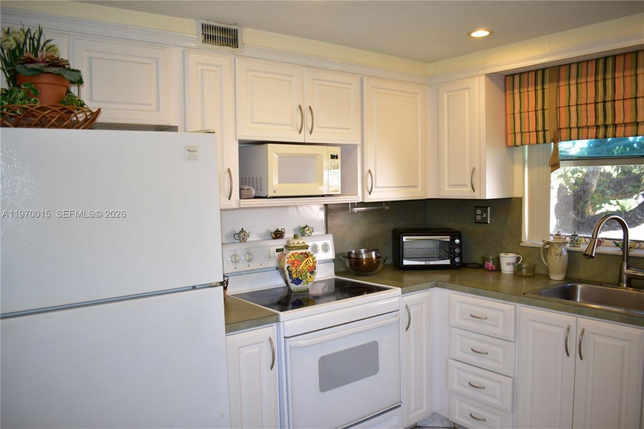 9681 Sunrise Lakes Blvd, Unit 201, Sunrise, FL 33322 Photo