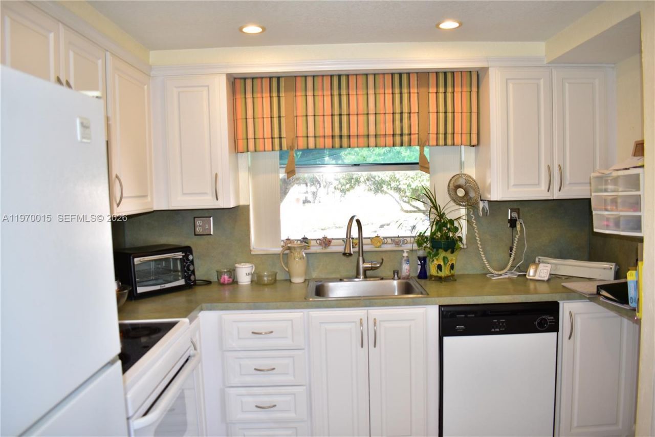 9681 Sunrise Lakes Blvd, Unit 201, Sunrise, FL 33322 Photo