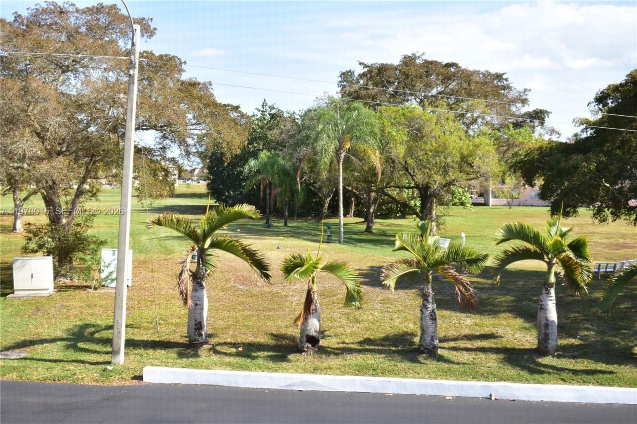 9681 Sunrise Lakes Blvd, Unit 201, Sunrise, FL 33322 Photo