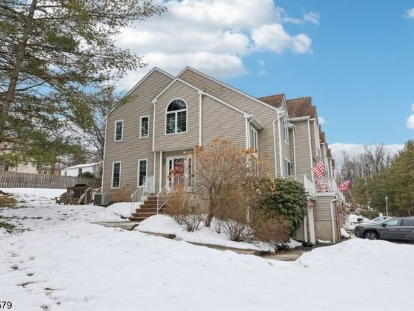 2 Joanne Dr, Denville, NJ 07834