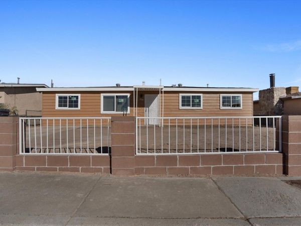 424 Airport Drive SW, Albuquerque, NM 87121
