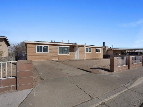 424 Airport Drive SW, Albuquerque, NM 87121