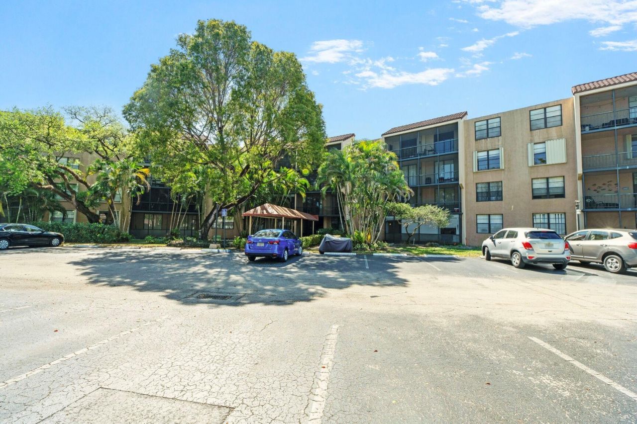 3800 N Hills Drive, Unit 402, Hollywood, FL 33021 Photo