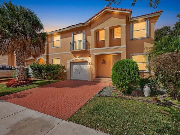 2302 NW 161st Ter, Pembroke Pines, FL 33028