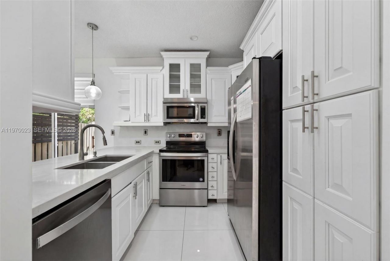 2302 NW 161st Ter, Pembroke Pines, FL 33028 Photo