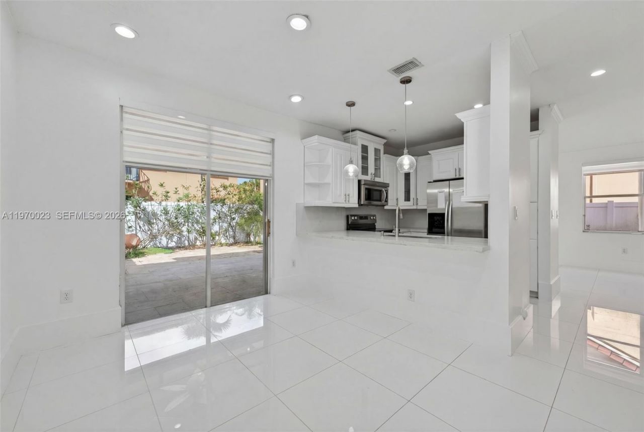 2302 NW 161st Ter, Pembroke Pines, FL 33028 Photo