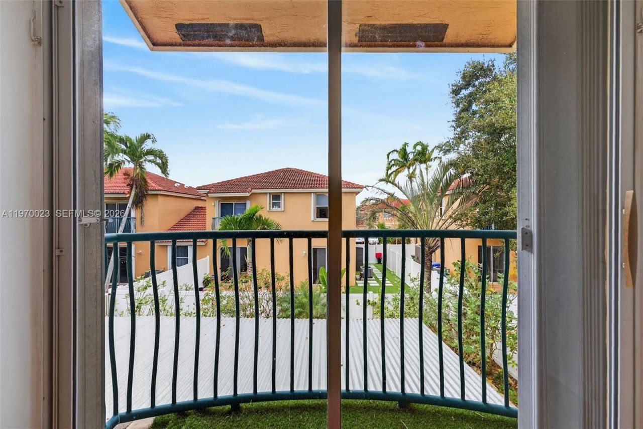 2302 NW 161st Ter, Pembroke Pines, FL 33028 Photo