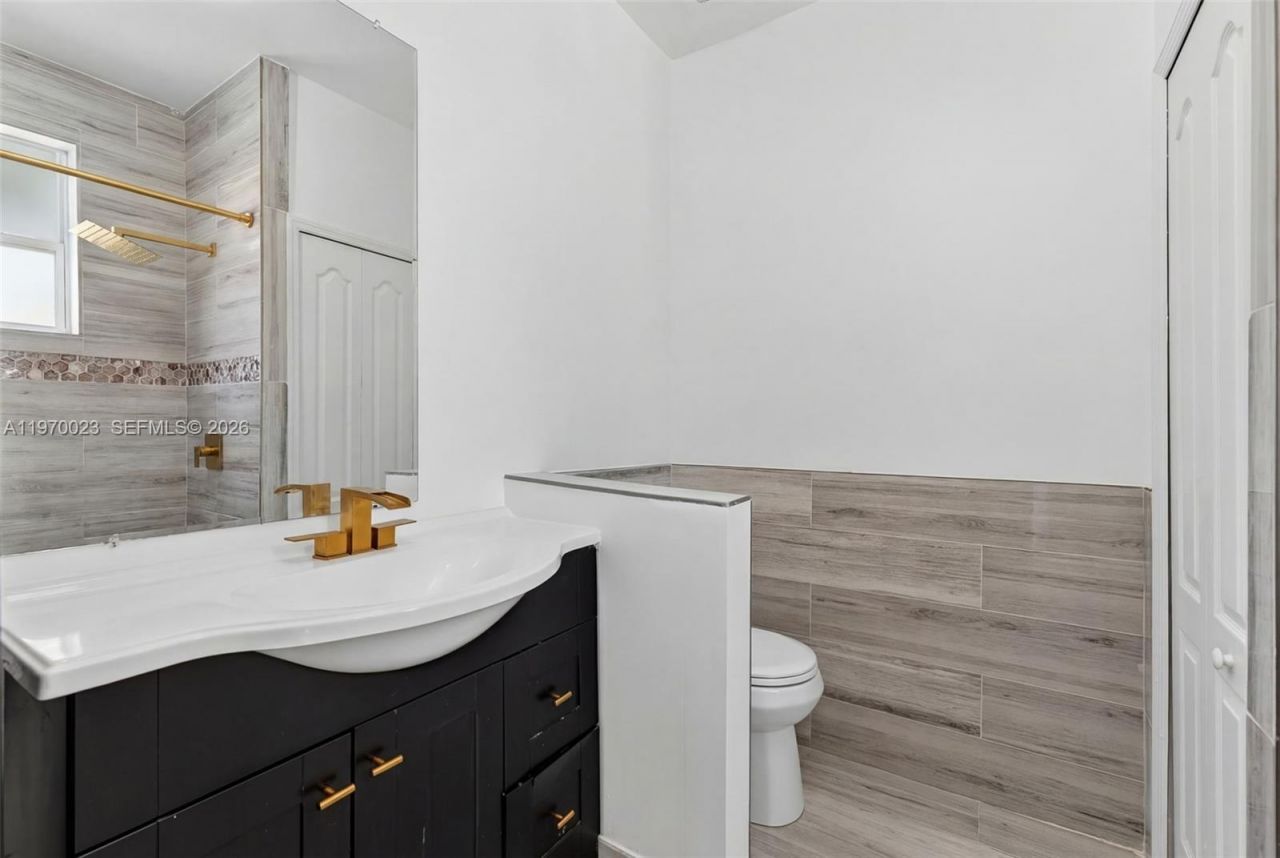 2302 NW 161st Ter, Pembroke Pines, FL 33028 Photo