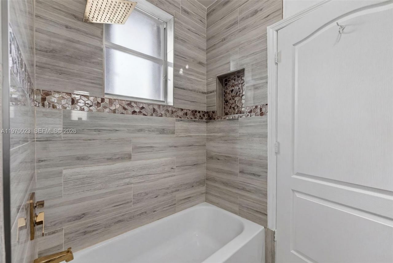 2302 NW 161st Ter, Pembroke Pines, FL 33028 Photo