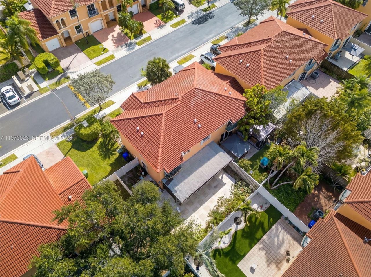 2302 NW 161st Ter, Pembroke Pines, FL 33028 Photo