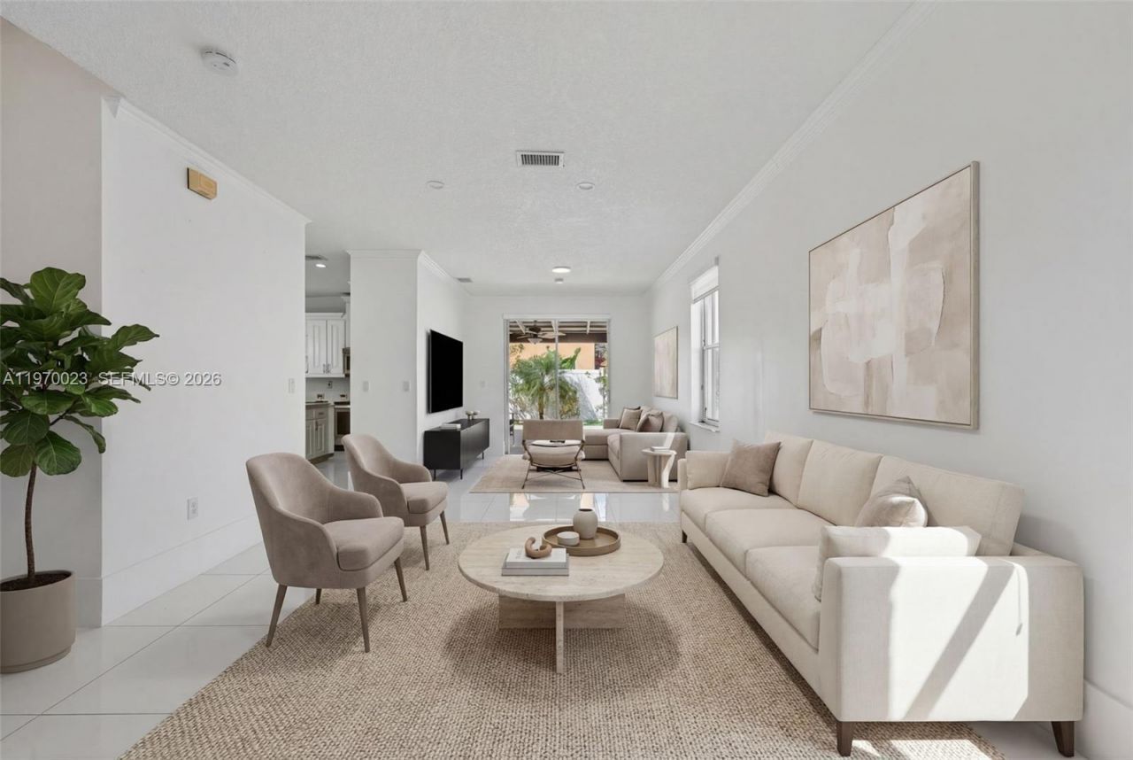 2302 NW 161st Ter, Pembroke Pines, FL 33028 Photo