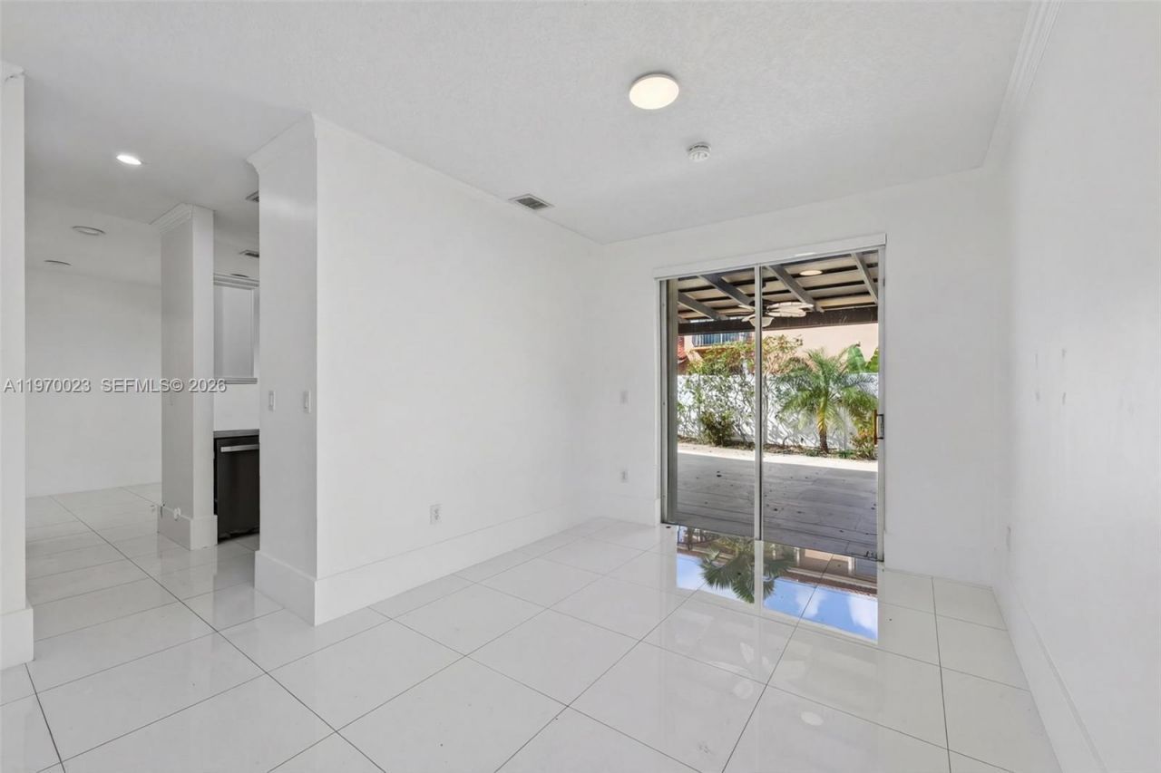 2302 NW 161st Ter, Pembroke Pines, FL 33028 Photo